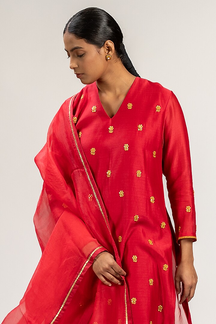 Red Handwoven Chanderi Silk Embroidered Kurta Set by Kajal Agrawal at Pernia's Pop Up Shop