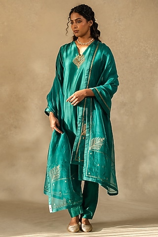 Green Handwoven Chanderi Silk Embroidered Kurta Set by Kajal Agrawal