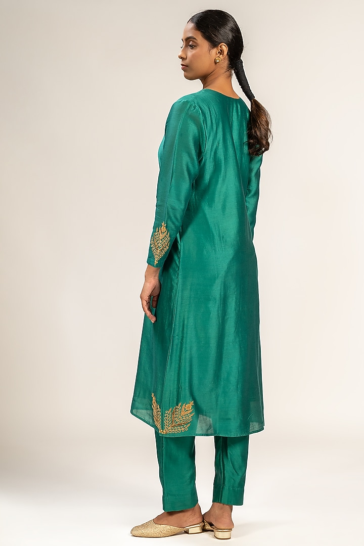 Green Handwoven Chanderi Silk Embroidered Kurta Set by Kajal Agrawal at Pernia's Pop Up Shop