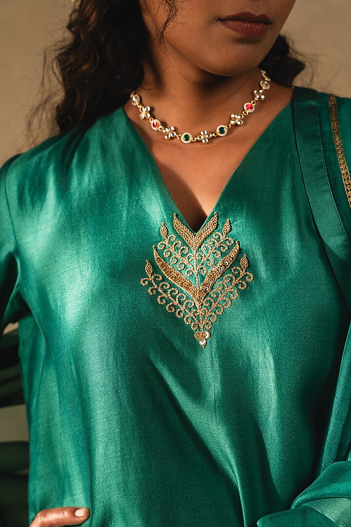 Green Handwoven Chanderi Silk Embroidered Kurta Set by Kajal Agrawal at Pernia's Pop Up Shop