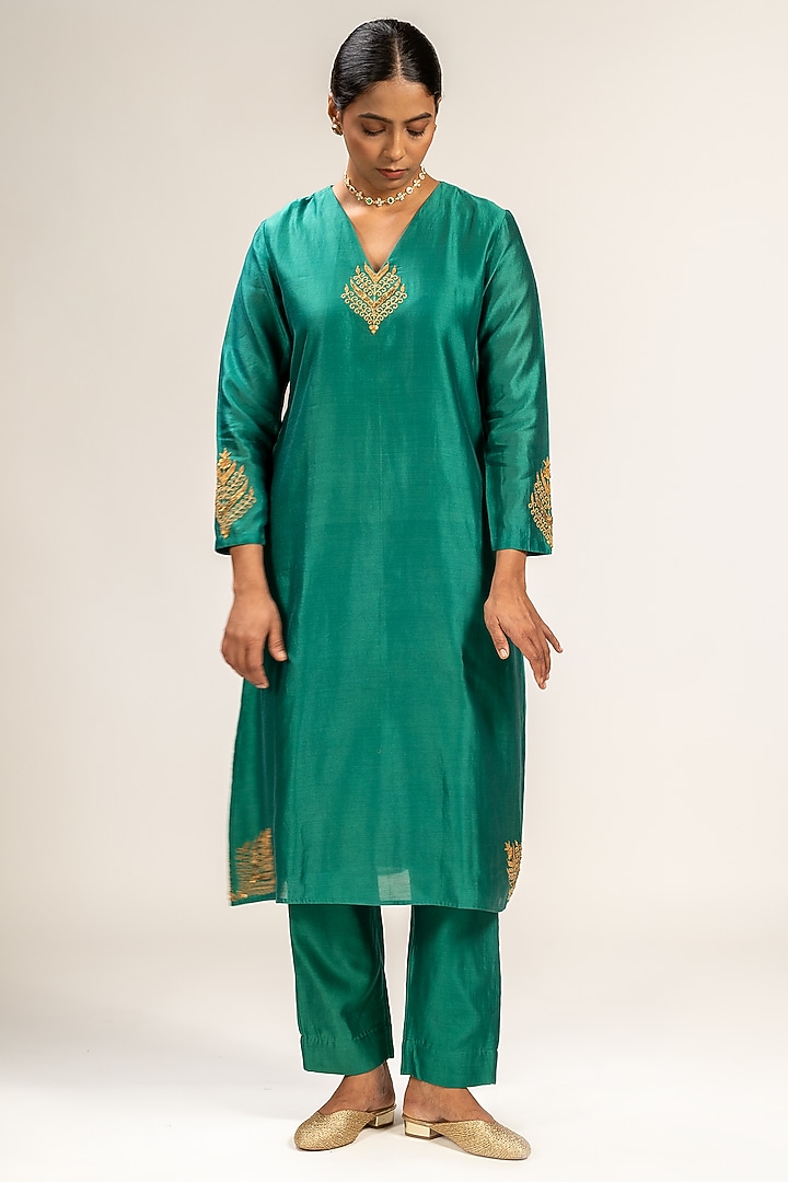 Green Handwoven Chanderi Silk Embroidered Kurta Set by Kajal Agrawal at Pernia's Pop Up Shop