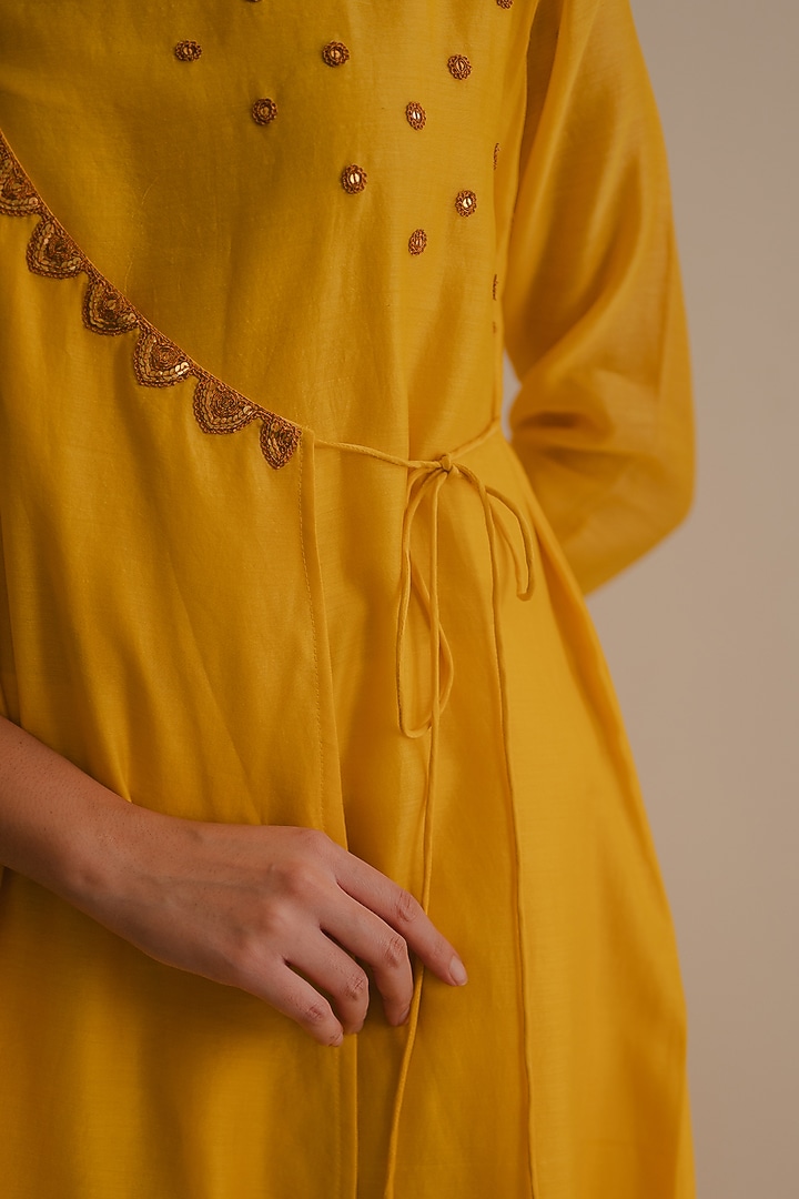 Mustard Handwoven Chanderi Silk Marodi Embroidered Kurta Set by Kajal Agrawal at Pernia's Pop Up Shop