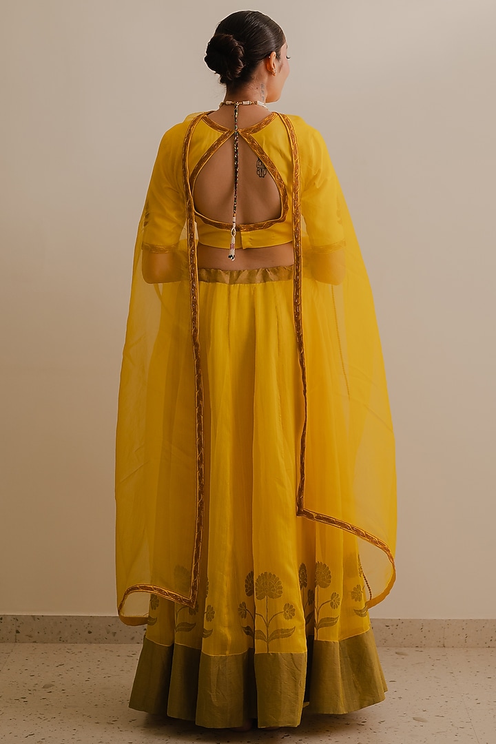 Yellow Handloom Chanderi Silk Floral Motif Work Kalidar Wedding Lehenga Set by Kajal Agrawal at Pernia's Pop Up Shop