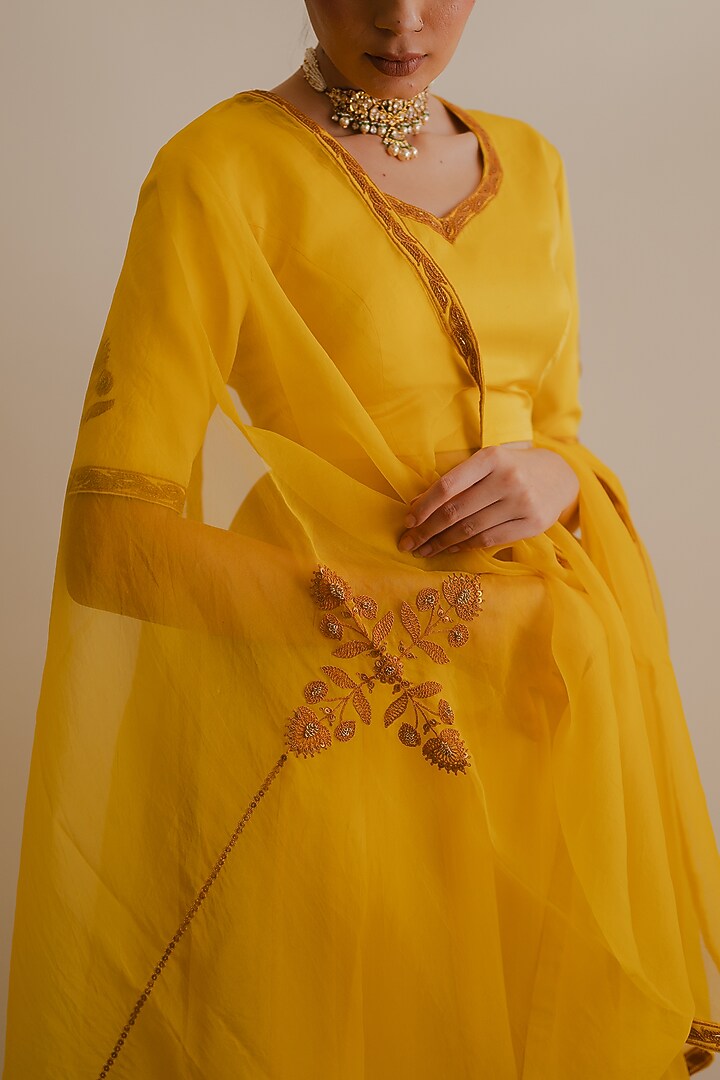 Yellow Handloom Chanderi Silk Floral Motif Work Kalidar Wedding Lehenga Set by Kajal Agrawal at Pernia's Pop Up Shop