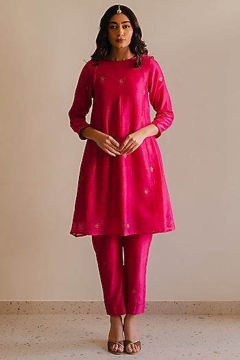 Rani Pink Handloom Chanderi Silk Aari Embroidered Kurta Set by Kajal Agrawal at Pernia's Pop Up Shop
