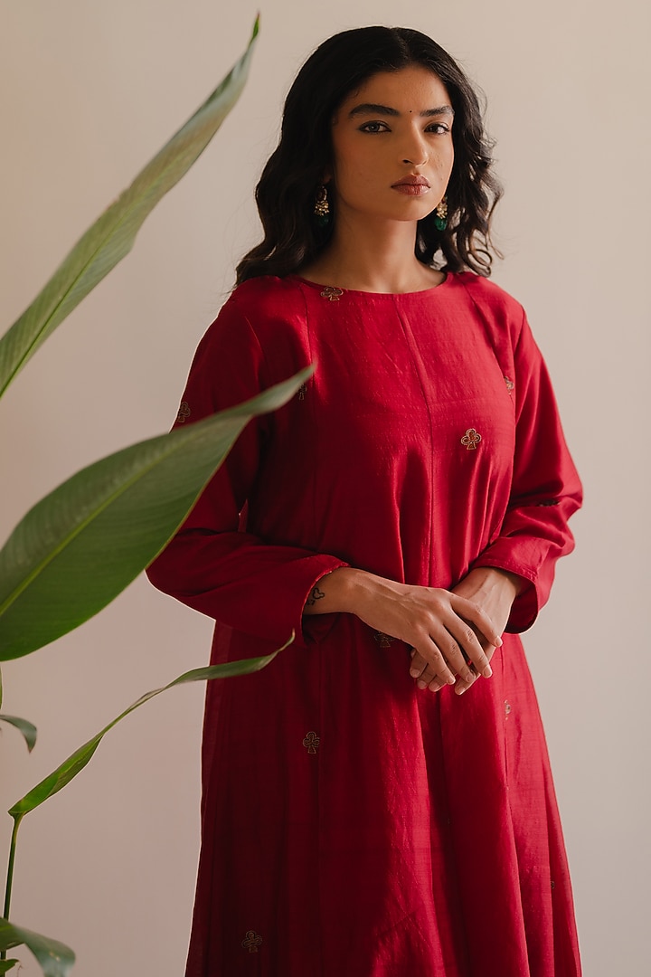 Red Handloom Chanderi Silk Aari Embroidered Kurta Set by Kajal Agrawal at Pernia's Pop Up Shop