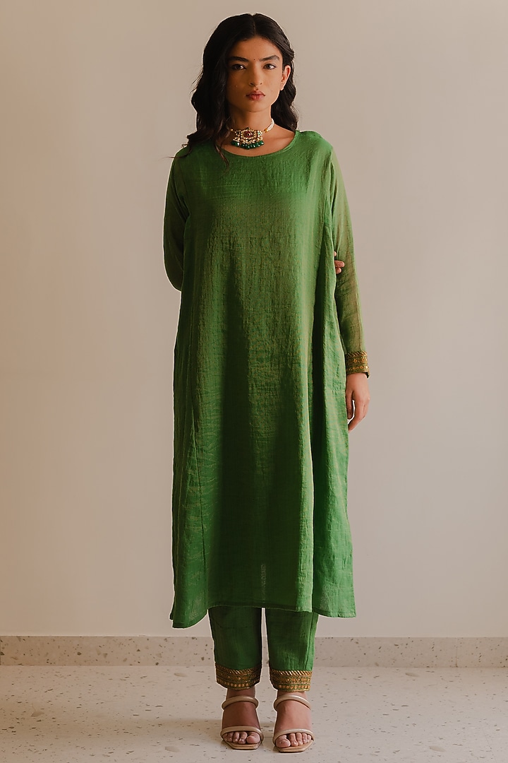 Green Handwoven Chanderi Silk Aari Embroidered Kurta Set by Kajal Agrawal at Pernia's Pop Up Shop