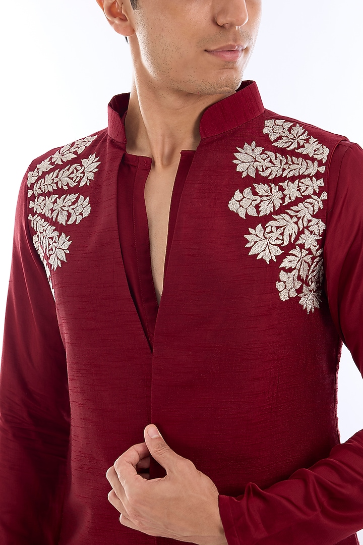 Red Textured Silk Kasab Embroidered Jacket Set by KSHITIJ CHOUDHARY MEN at Pernia's Pop Up Shop