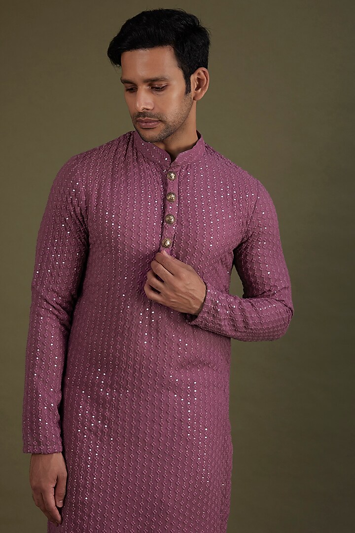 Mauve Georgette Lucknowi Threadwork Kurta Set by KSHITIJ CHOUDHARY MEN at Pernia's Pop Up Shop