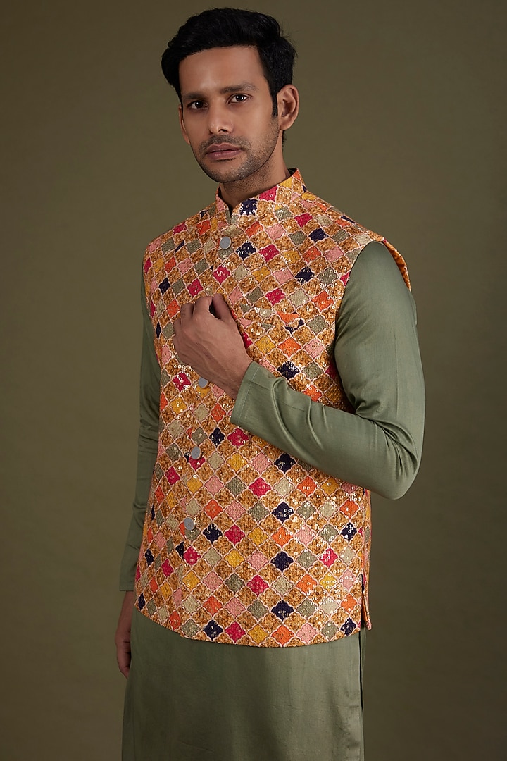 Mustard Georgette Printed & Embroidered Bundi Jacket Set by KSHITIJ CHOUDHARY MEN at Pernia's Pop Up Shop