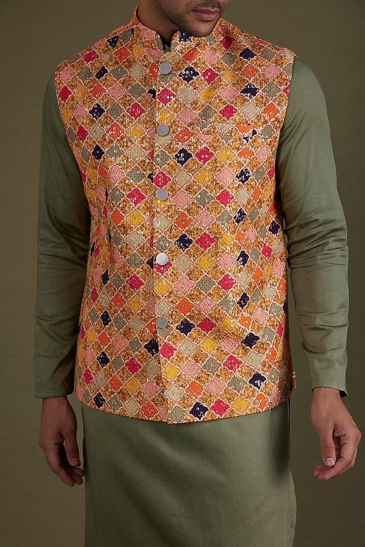 Mustard Georgette Printed & Embroidered Bundi Jacket Set by KSHITIJ CHOUDHARY MEN at Pernia's Pop Up Shop