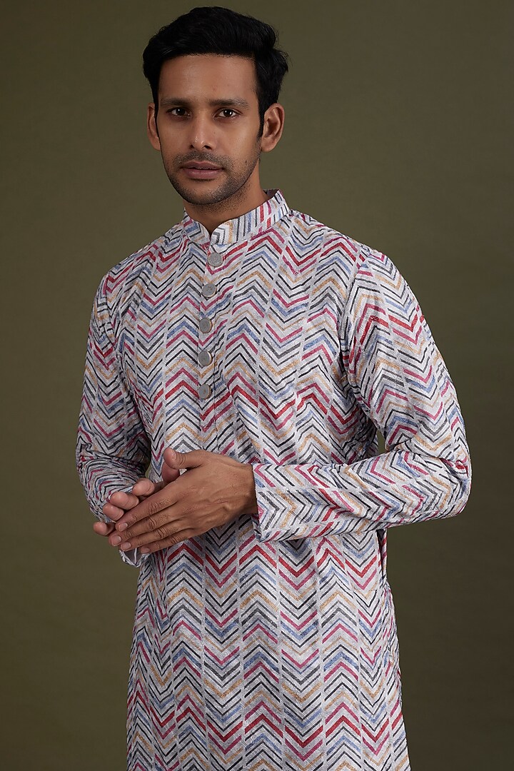 Off-White Cotton Printed & Thread Embroidered Kurta Set by KSHITIJ CHOUDHARY MEN at Pernia's Pop Up Shop