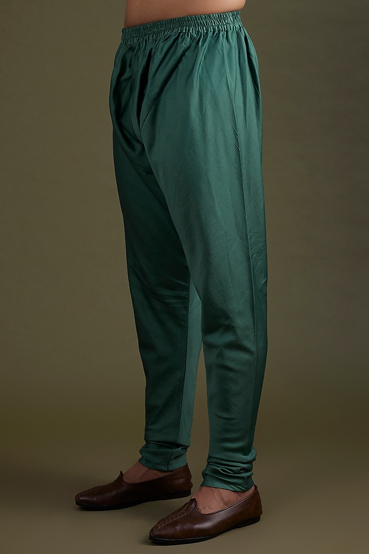 Off-White Cotton Printed & Thread Embroidered Kurta Set by KSHITIJ CHOUDHARY MEN at Pernia's Pop Up Shop