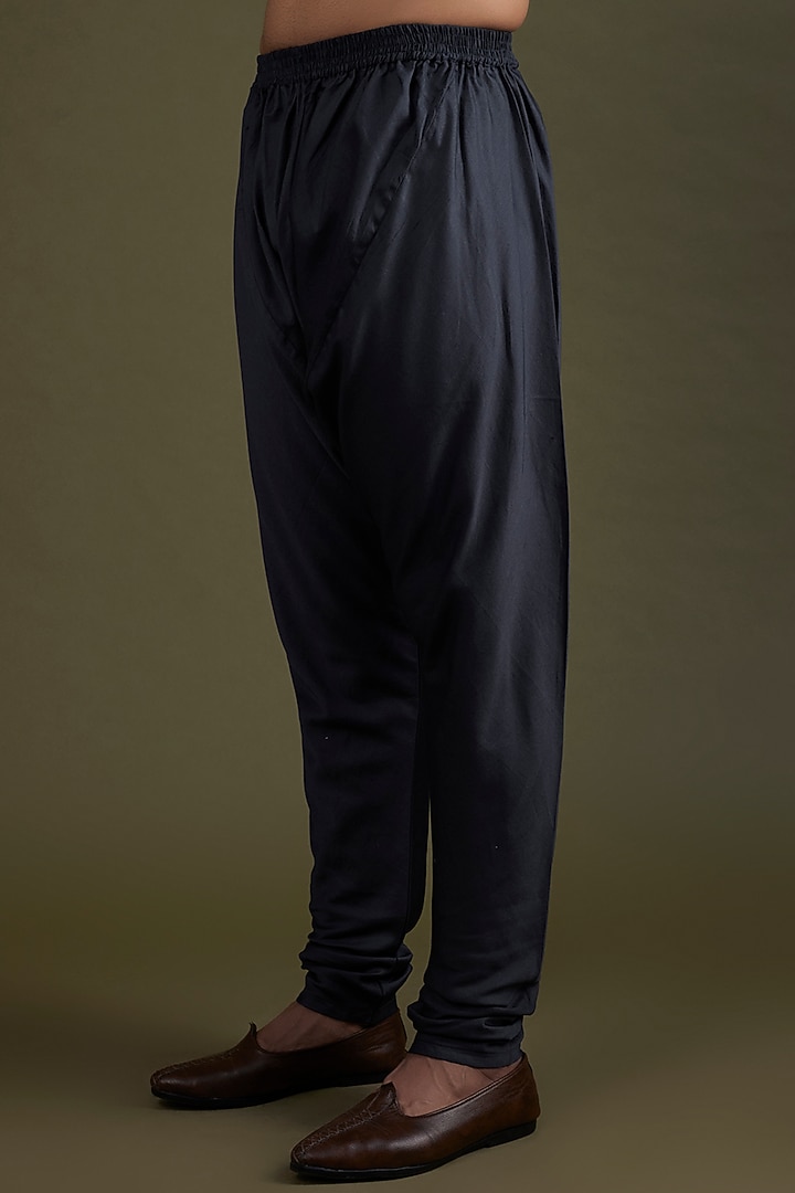 Charcoal Grey Embroidered Kurta Set by KSHITIJ CHOUDHARY MEN at Pernia's Pop Up Shop