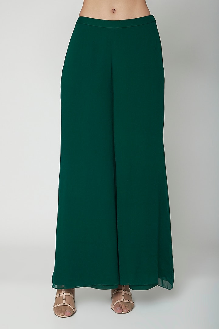 Emerald Green Hand Embroidered Kurta Set by Kakandora at Pernia's Pop Up Shop
