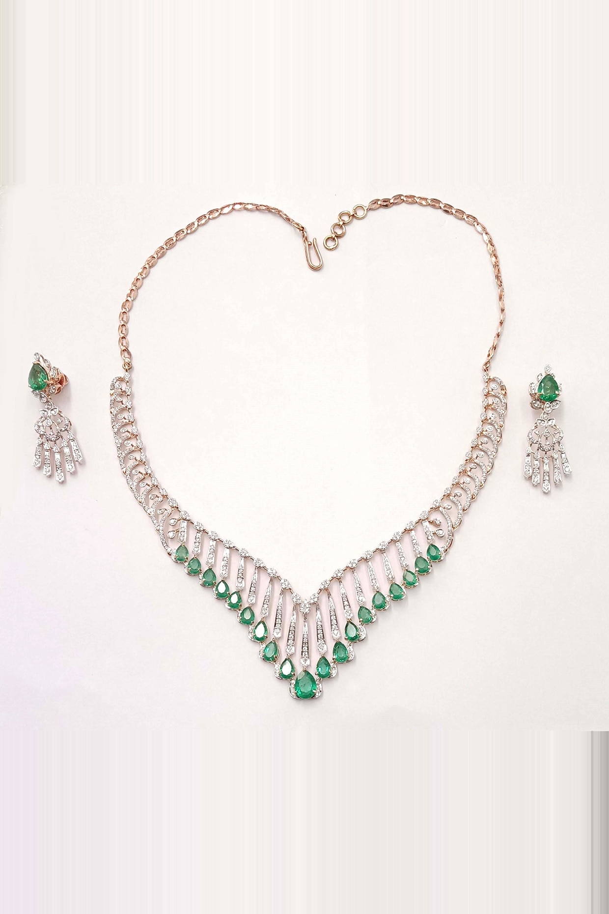 karan kothari jewellers 14kt White Gold Finish Diamond & Emerald Stone Necklace Set
