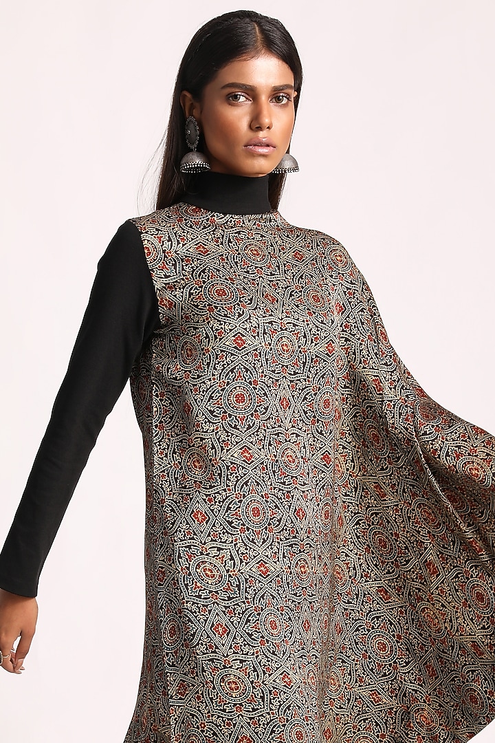 Black Printed Kaftan by Kritika Murarka at Pernia's Pop Up Shop