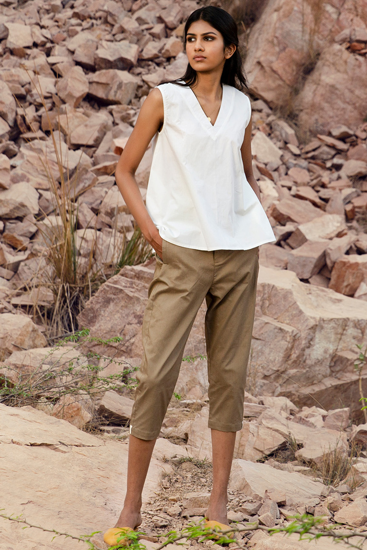Khaki Green Cropped Pants With Side Pocket by Khara Kapas