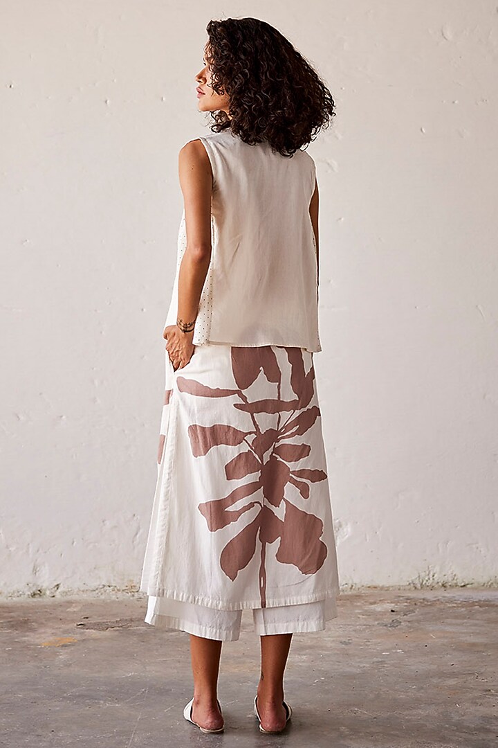 Off-White Mul Cotton Handcrafted Blouse by Khara Kapas at Pernia's Pop Up Shop
