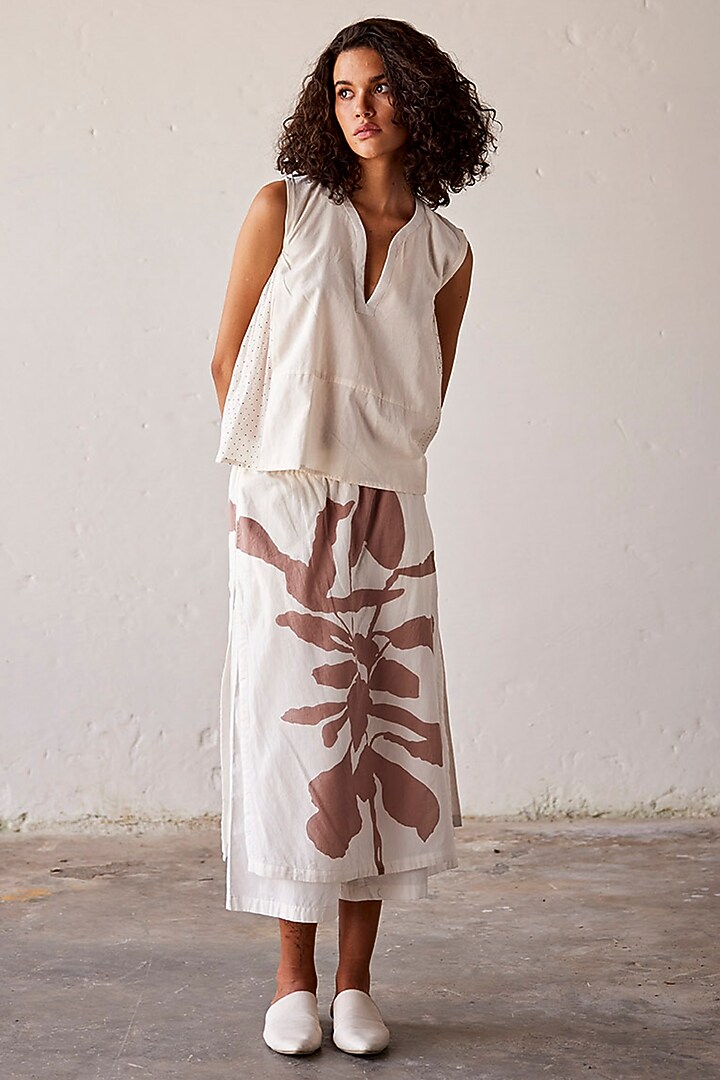 Off-White Mul Cotton Handcrafted Blouse by Khara Kapas at Pernia's Pop Up Shop