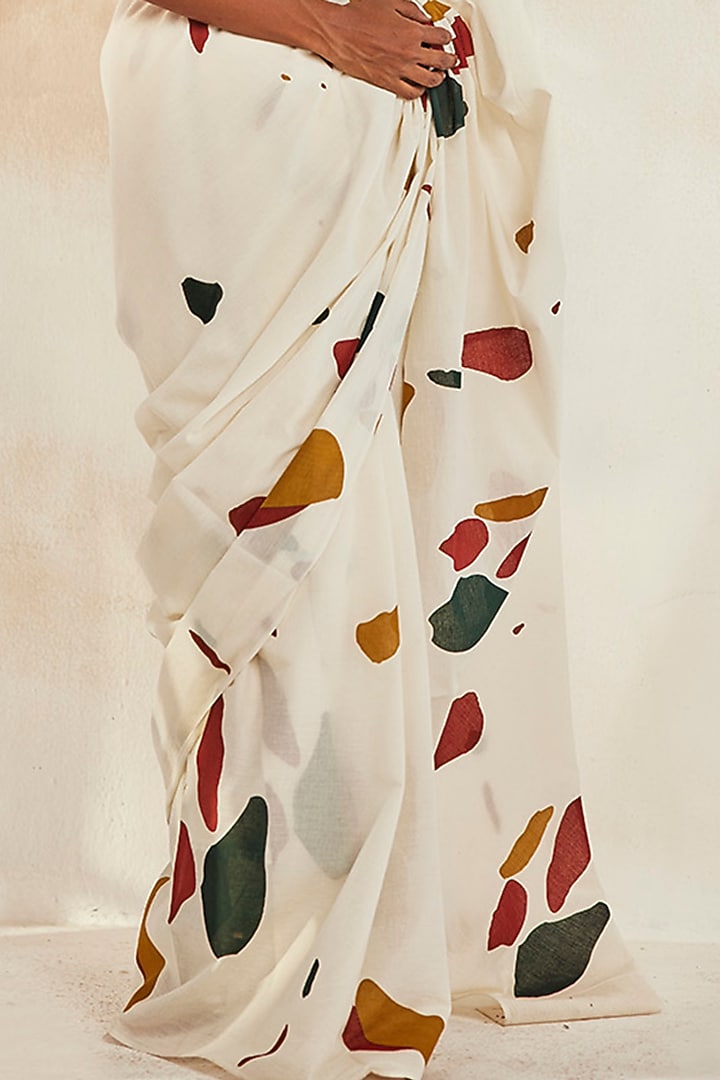 White Printed Festive Saree Set by Khara Kapas at Pernia's Pop Up Shop