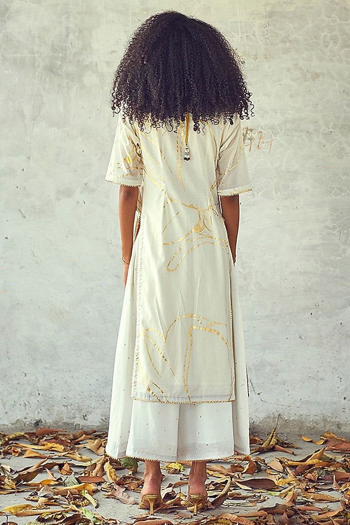 White Printed Kurta Set by Khara Kapas at Pernia's Pop Up Shop