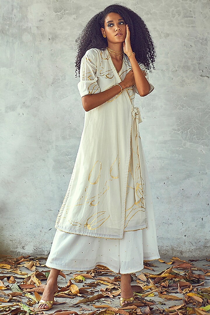 White Printed Kurta Set by Khara Kapas at Pernia's Pop Up Shop