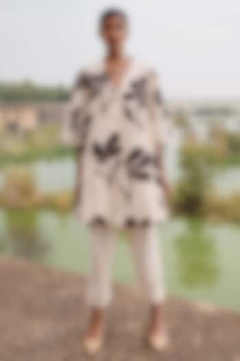 Off-White Mul Lino Printed Co-Ord Set by Khara Kapas at Pernia's Pop Up Shop