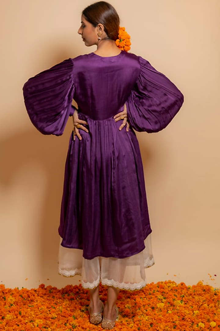 Violet Bemberg Satin Embroidered Kurta Set by KALAKARI BY AKANKSHA at Pernia's Pop Up Shop