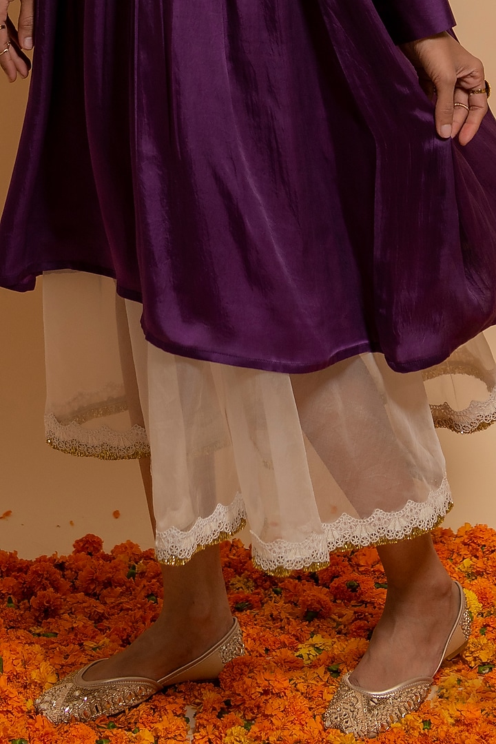 Violet Bemberg Satin Embroidered Kurta Set by KALAKARI BY AKANKSHA at Pernia's Pop Up Shop