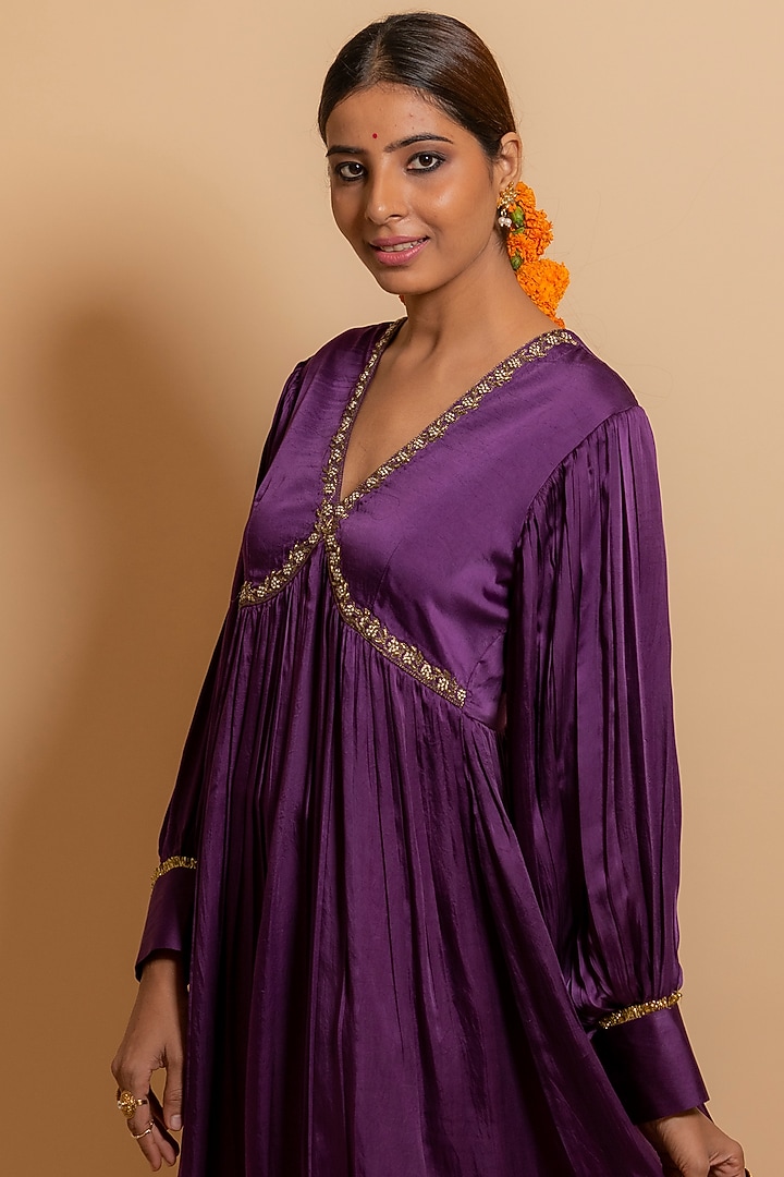 Violet Bemberg Satin Embroidered Kurta Set by KALAKARI BY AKANKSHA at Pernia's Pop Up Shop