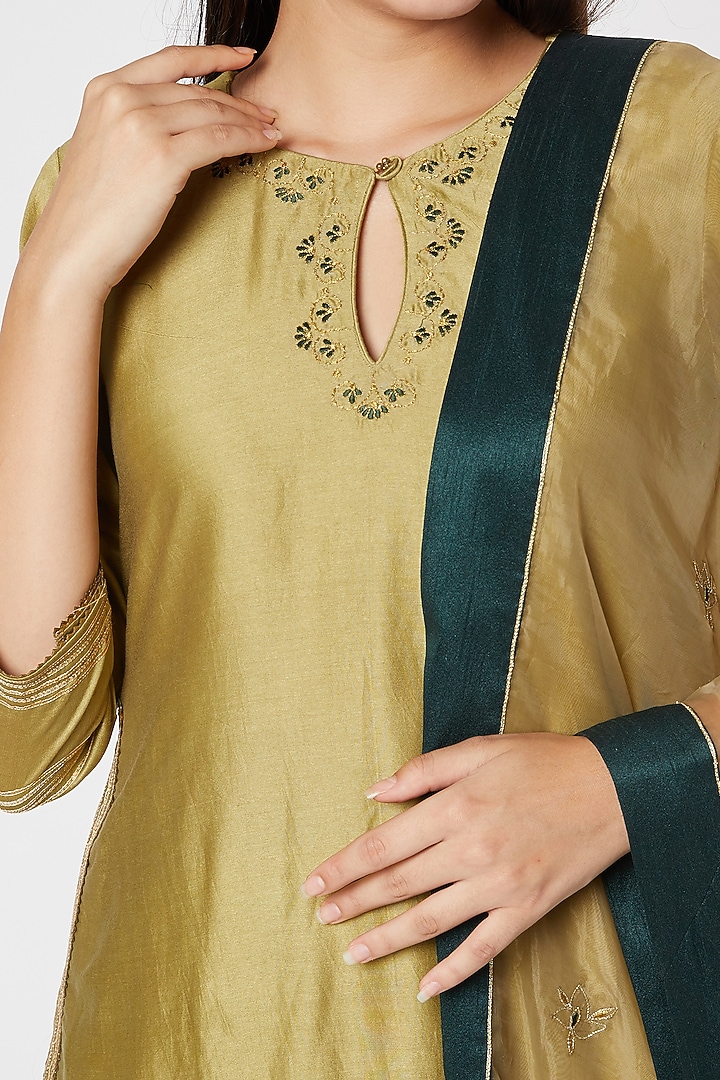 Emerald Green Cotton Embroidered Kurta Set by KALAKARI BY AKANKSHA at Pernia's Pop Up Shop
