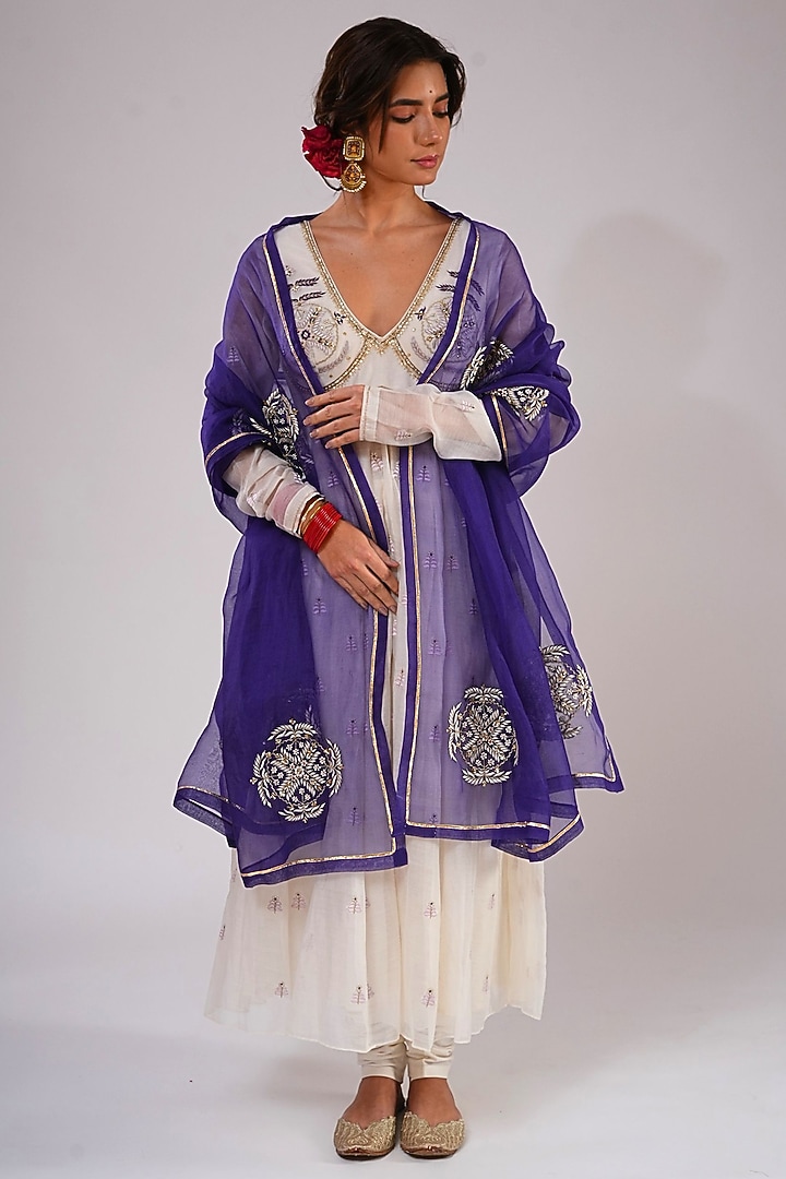 Ivory Silk Chanderi Hand & Machine Embroidered Party Wear Anarkali Set by KALAKARI BY AKANKSHA at Pernia's Pop Up Shop