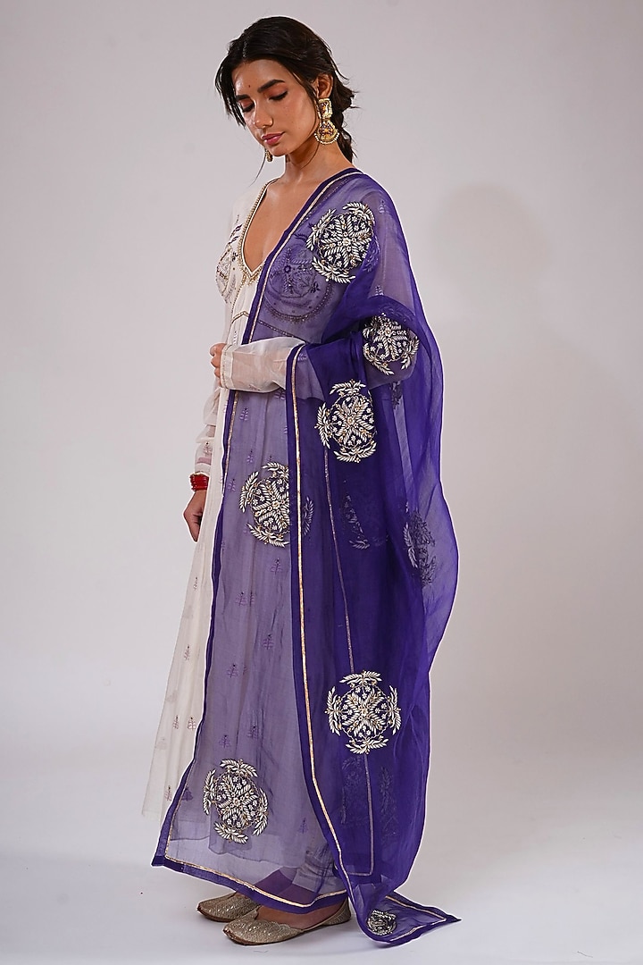Ivory Silk Chanderi Hand & Machine Embroidered Party Wear Anarkali Set by KALAKARI BY AKANKSHA at Pernia's Pop Up Shop