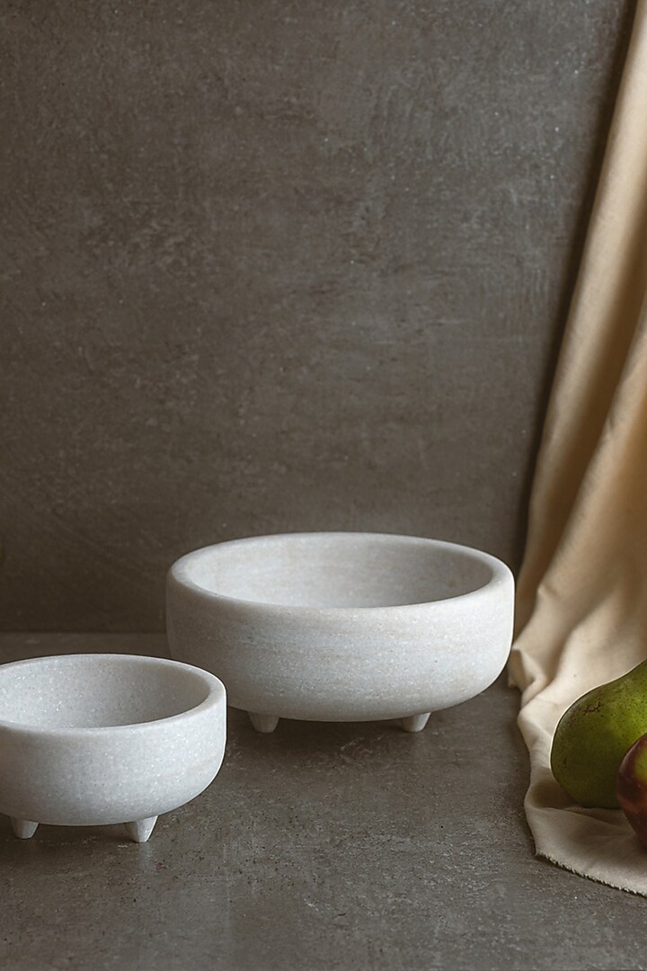 White Urli In Marble by Kaksh studio at Pernia's Pop Up Shop