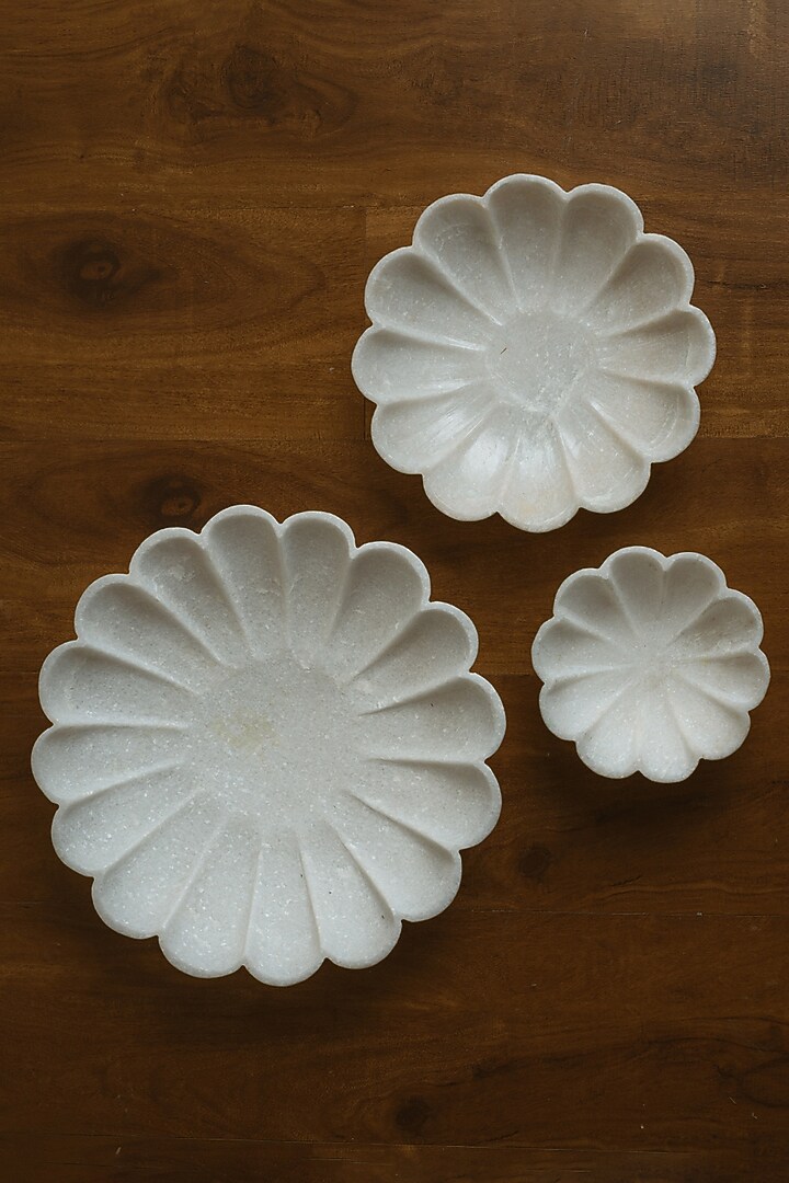 White Marble Platter by Kaksh studio at Pernia's Pop Up Shop