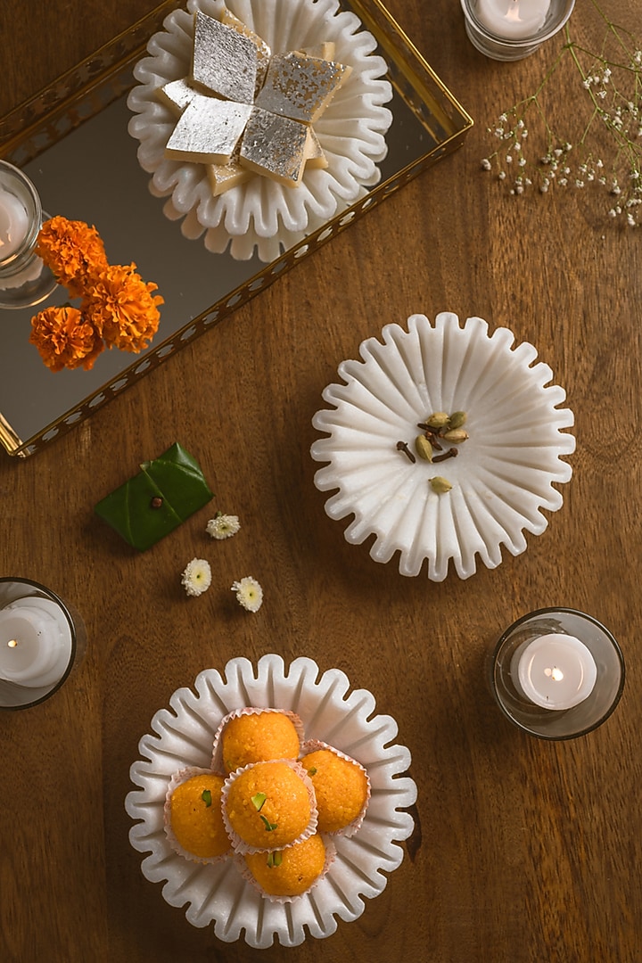 White Marble Ruffled Bowl by Kaksh studio at Pernia's Pop Up Shop