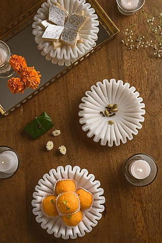 White Marble Ruffled Bowl by Kaksh studio