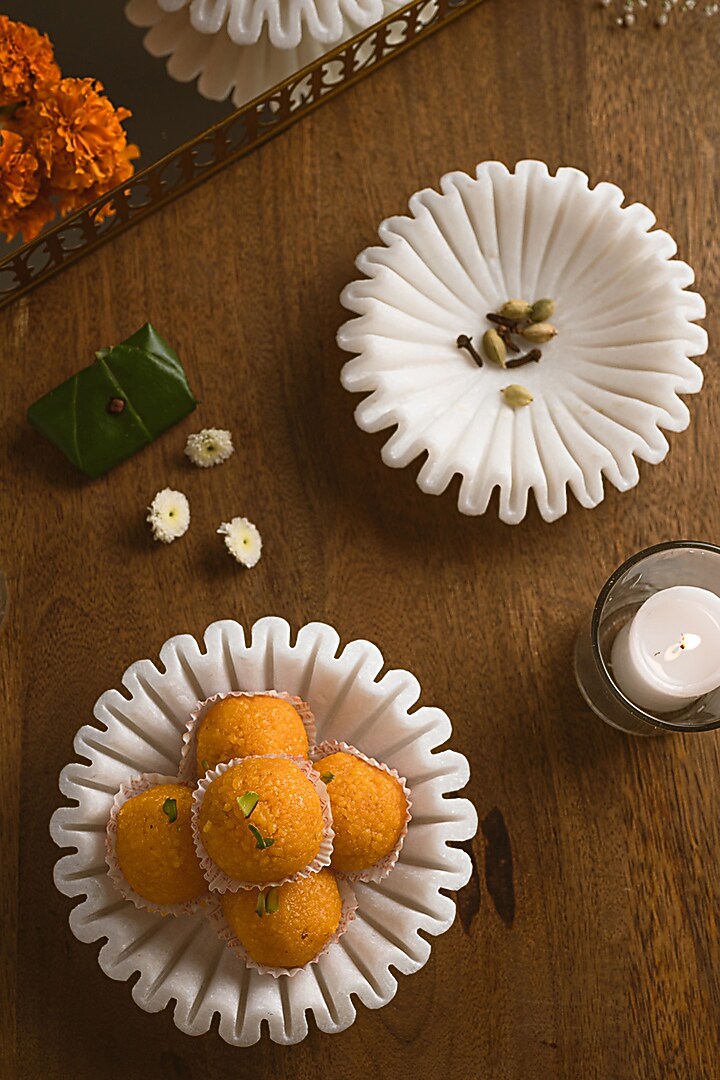 White Marble Ruffled Bowl by Kaksh studio at Pernia's Pop Up Shop