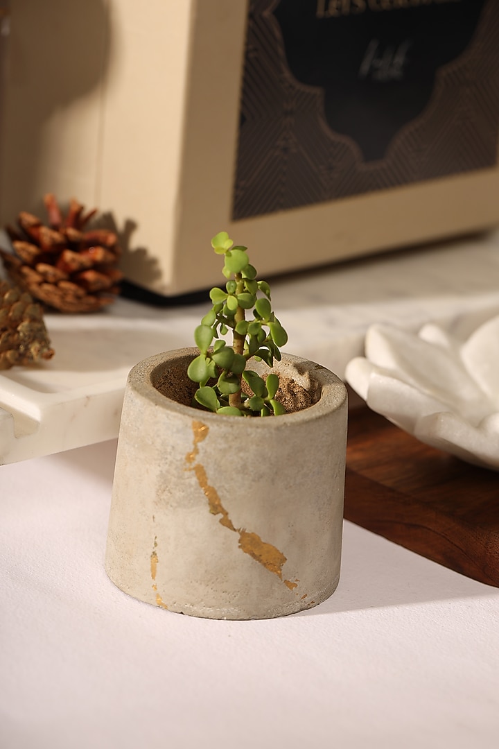 Festive Gift Hamper by Kaksh studio at Pernia's Pop Up Shop