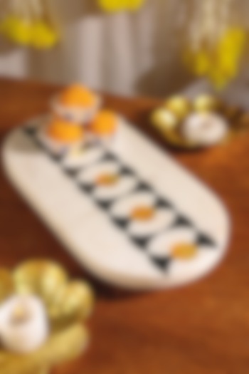 White & Black Alabaster Platter by Kaksh studio at Pernia's Pop Up Shop