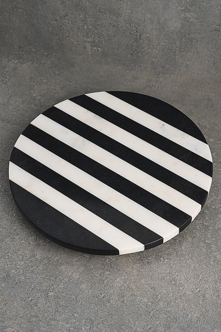 White & Black Alabaster Cake Platter by Kaksh studio