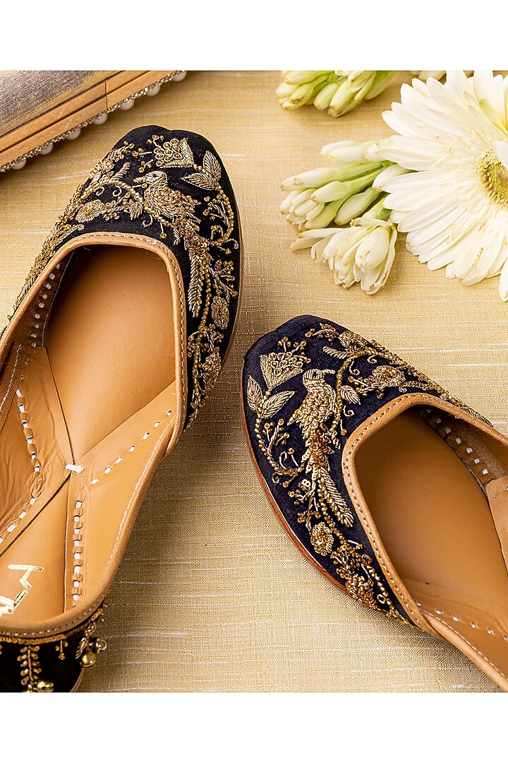 Black Embroidered Juttis by Kala India at Pernia's Pop Up Shop