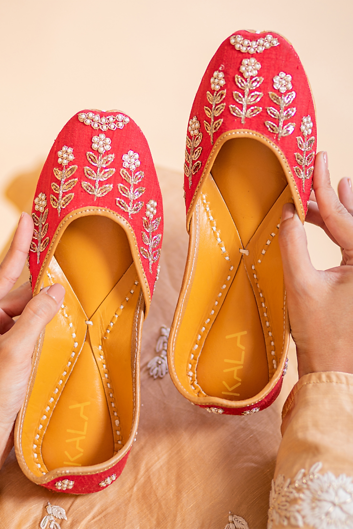 Red Handcrafted Embroidered Juttis by Kala India