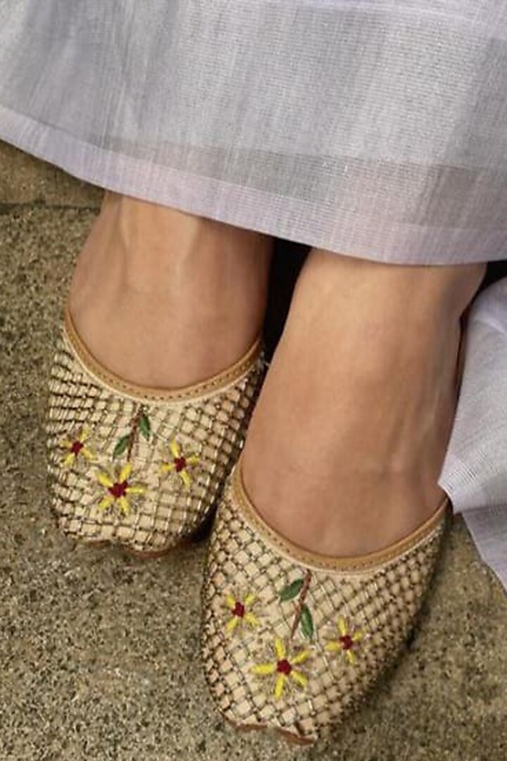 Cream Handcrafted Embroidered Juttis by Kala India