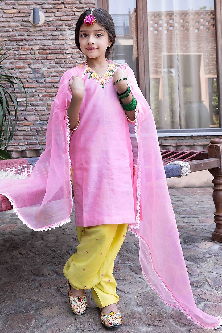 Peach Pink Chanderi 3D Floral Hand Embroidered Kurta Set For Girls by Klistel at Pernia's Pop Up Shop