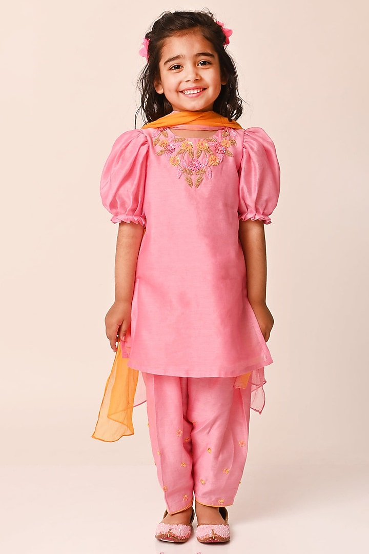 English Peach Chanderi Floral Sequin Embellished Kurta Set For Girls by Klistel at Pernia's Pop Up Shop