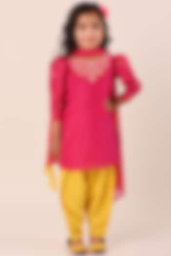 Fuchsia Pink Chanderi Dabka & Sequin Embroidered Kurta Set For Girls by Klistel at Pernia's Pop Up Shop