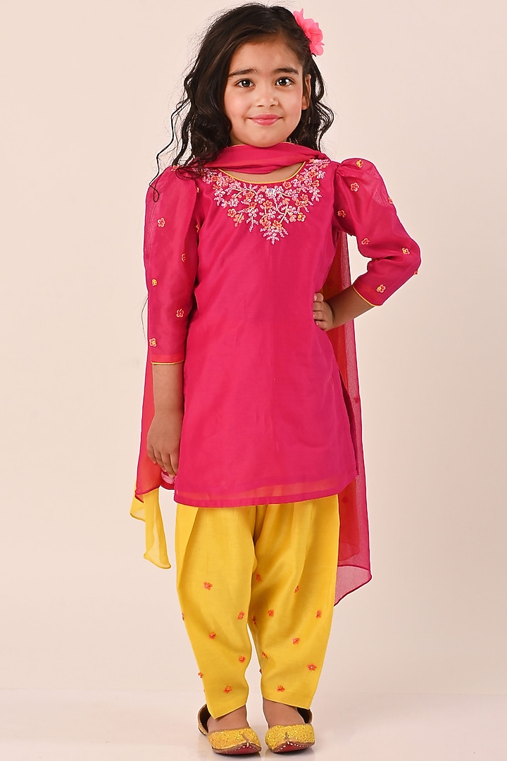 Fuchsia Pink Chanderi Dabka & Sequin Embroidered Kurta Set For Girls by Klistel at Pernia's Pop Up Shop