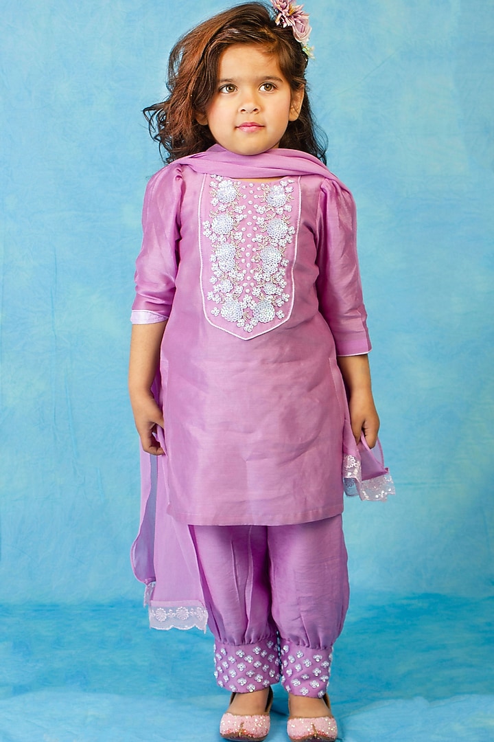 Lilac Chanderi Zari & Thread Embroidered Kurta Set For Girls by Klistel at Pernia's Pop Up Shop